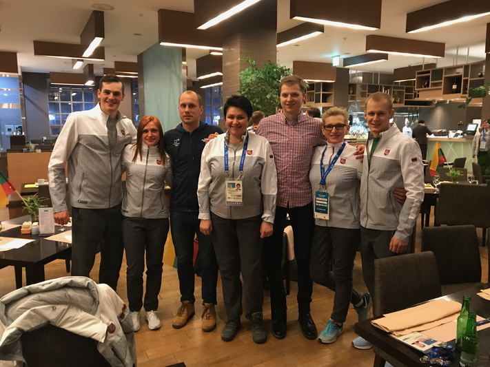 Marius Jonelis su Lietuvos delegacija Pjongčange. ASMENINIO ARCHYVO nuotr. 