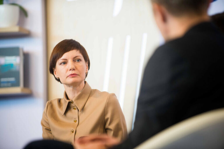 LRT taryba antradienį LRT generaline direktore išrinko buvusią naujienų portalo delfi.lt vyriausiąją redaktorę Moniką Garbačiauskaitę-Budrienę.