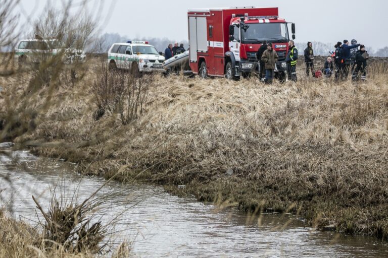 Šiandien po 15 val. gautas pranešimas, kad Panevėžio rajone, ties Steponiškio viensėdžiu, vietos gyventojas, išėjęs pažvejoti, Nevėžyje pastebėjo plūduriuojantį kūną. Kilus įtarimų, jog tai dar sausio 31 dieną iš savo namų Miežiškių seniūnijoje, Kunciagalio kaime, kiemo dingusio mažamečio palaikai, į įvykio vietą buvo sukviestos gausios pareigūnų pajėgos.