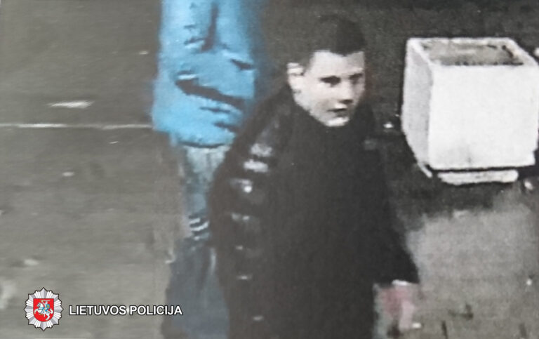 Atliekant ikiteisminį tyrimą ir paaiškėjus naujoms aplinkybėms, ieškoma įtariamojo.