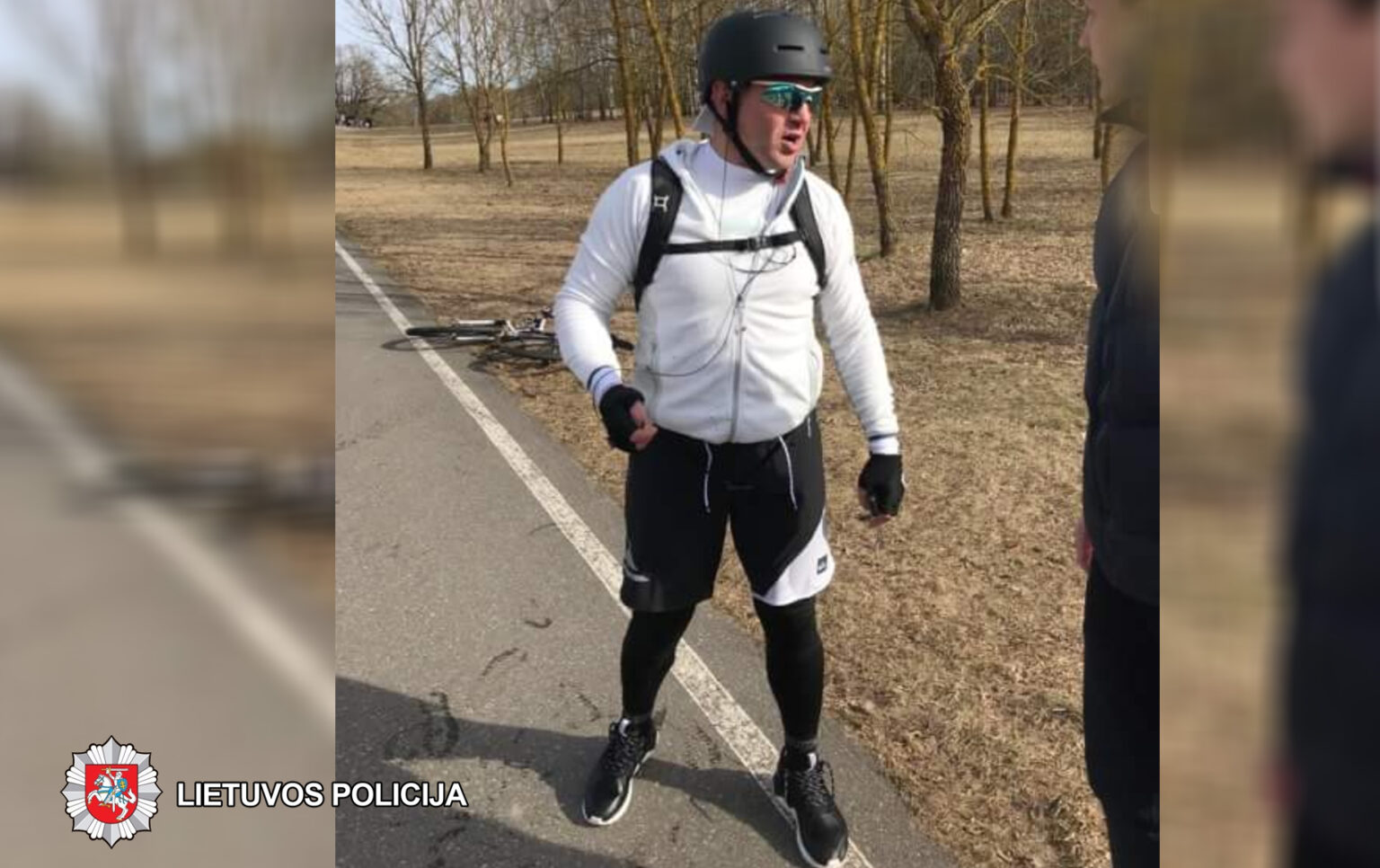 2018-04-07 16.30 val., Panevėžyje, Parko g., Kultūros ir poilsio parke, pėsčiųjų ir dviračių take, dviratininkas susidūrė su pėsčiuoju. Po eismo įvykio dviračio vairuotojas iš įvykio vietos pasitraukė.