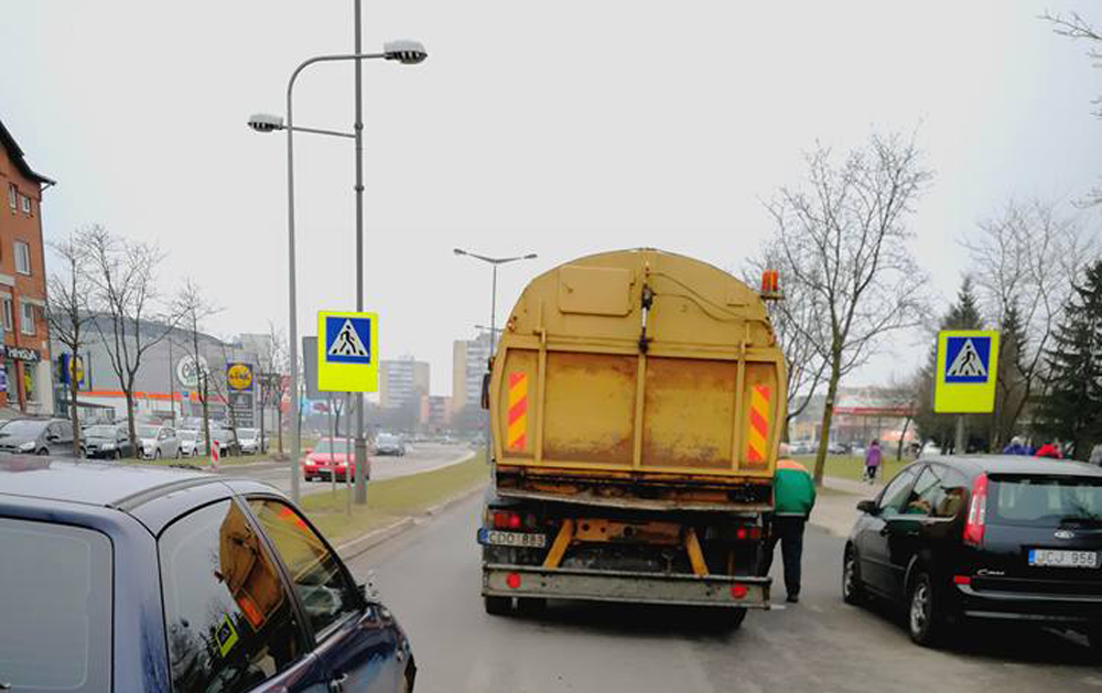 Jau įpratę gatvėse ir keliuose matyti automobilius su vairu dešinėje pusėje, net nesusimąstome, kad tokių yra ir specialiųjų automobilių, atliekančių tam tikrus darbus.