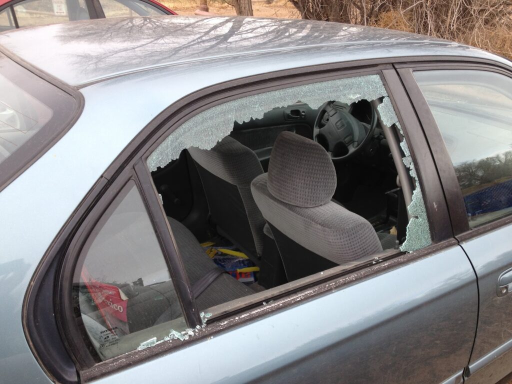 Į Panevėžio policiją kreipėsi 66-erių panevėžietis dėl galimo pasikėsinimo padegti jo automobilį.