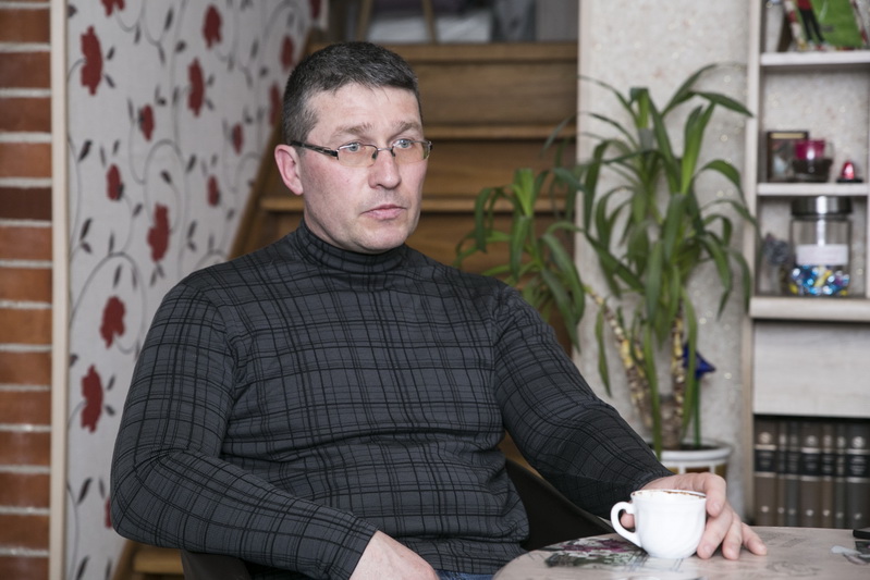 V. Kartanas, be piešimo, dar dirba su medžiu – gamina baldus, drožia. V. BULAIČIO nuotr.