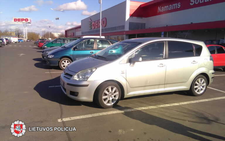 Balandžio 19 dieną Panevėžyje, prie Klaipėdos g.145 namo, rastas apgadintas stovėjęs automobilis „Toyota Corolla“. Jį apgadinusio automobilio vairuotojas iš eismo įvykio vietos pasitraukė.