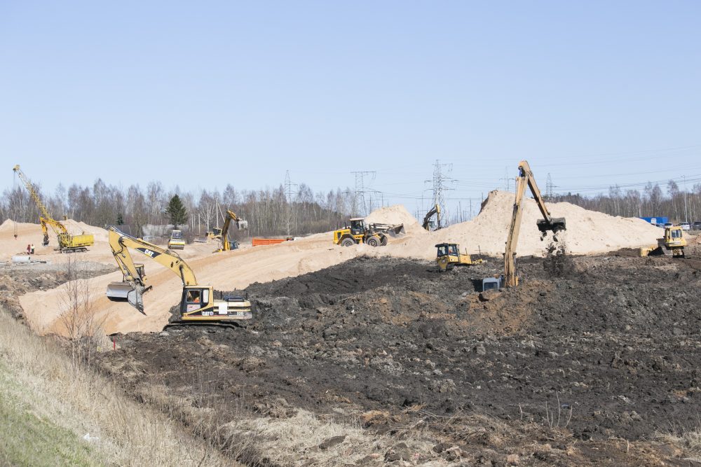 Panevėžio aplinkkelio atkarpa tarp Šiaulių ir Pasvalio kelių kurį laiką vairuotojams virs rimtu kantrybės išbandymu. Prasidėjo aplinkkelio remontas, teikiantis vilčių, kad jau po poros metų iš miesto J. Janonio g. bus galima tiesiai išvažiuoti į „Via Baltica“ magistralę.