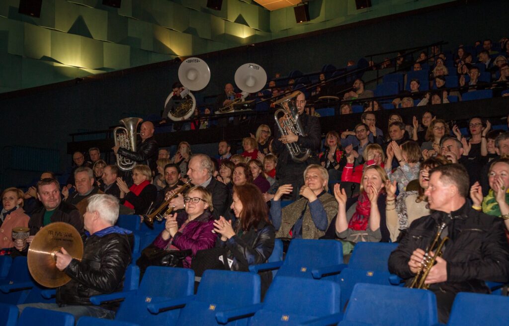 Balandžio 6-osios vakarą Panevėžio kino centre „Garsas“ iškilmingai atidarytas XIV-asis tarptautinis filmų festivalis „Europos kinas ir dieną, ir naktį“, suteikęs žiūrovams daug malonių akimirkų.