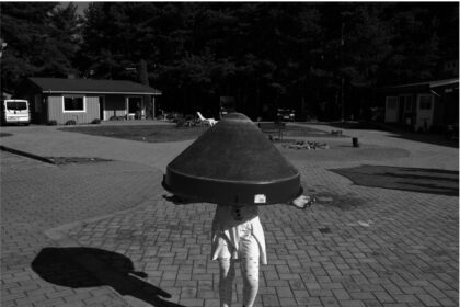 Išskirtinė ir jautri fotografijų paroda „Dėlionės“ kviečia nepaisant likimo siųstų iššūkių sugebėti pastebėti svarbias gyvenimo detales.