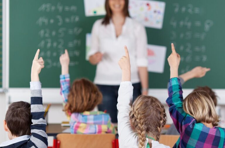 Panevėžio miesto savivaldybė parengė ir 2018-2020 m. ketina vykdyti specialistų pritraukimo į ugdymo įstaigas ir pedagogų perkvalifikavimo programą.