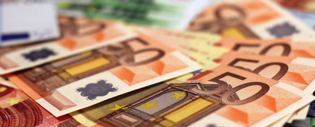 Antradienį Vyriausioji rinkimų komisija (VRK) partijoms paskirstė pirmojo pusmečio valstybės dotaciją – 2,751 mln. eurų.