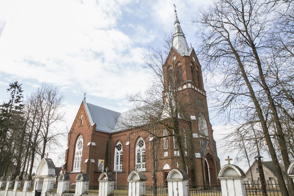 Šeimos ir giminių tyliai į amžinojo poilsio kelionę ketvirtadienį palydėtas nuskendęs dvimetis iš Kunciagalio kaimo.