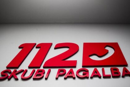 Sekmadienio rytą, šiek tiek prieš devynias Bendruoju pagalbos centro telefonu gautas pranešimas, kad Naujamiesčio seniūnijoje, Vadaktėliuose, upėje vietos gyventojai pastebėjo skenduolį.