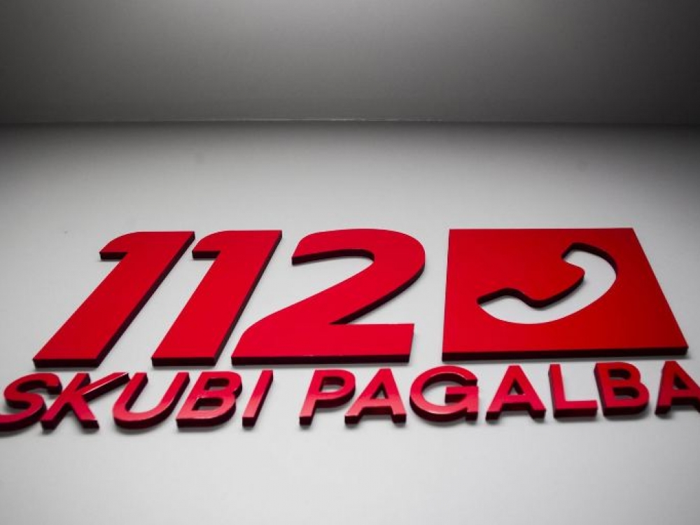 Sekmadienio rytą, šiek tiek prieš devynias Bendruoju pagalbos centro telefonu gautas pranešimas, kad Naujamiesčio seniūnijoje, Vadaktėliuose, upėje vietos gyventojai pastebėjo skenduolį.