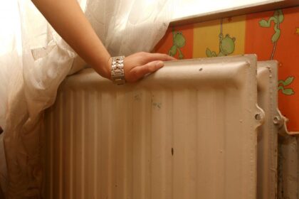 Jau penktadienį Panevėžio daugiabučiai namai turėtų pereiti prie vasaros režimo. Jei permainingi orai neatneš staigmenų, miesto Savivaldybė ketina baigti šildymo sezoną. Jis šiais metais būtų mėnesiu trumpesnis nei pernai.