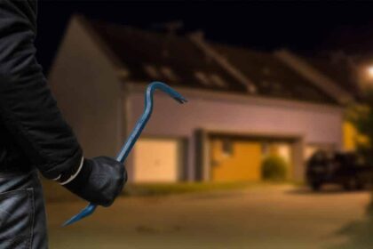 Sekmadienį prieš pat vidurnaktį apiplėšta Smėlynės gatve ėjusi 22-ejų panevėžietė.