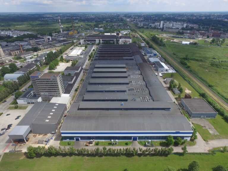 Tūkstančiams panevėžiečių pragyvenimo šaltiniu buvusių didžiųjų miesto gamyklų teritorijos atgimsta naujam gyvenimui. Verslui įžvelgus naujų galimybių, sovietinių laikų pramonės zonose netrukus turėtų vėl knibždėti žmonės – dirbti, gaminti, pardavinėti ir net gyventi, kurti, švęsti šventes.