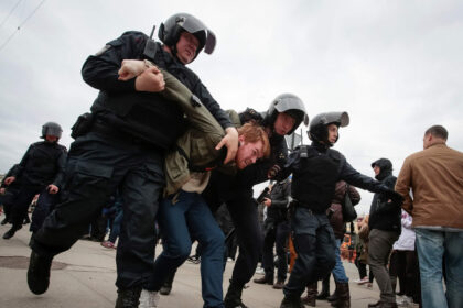 Rusijos opozicijos lyderis Aleksejus Navalnas ir dar beveik 1,6 tūkst. jo šalininkų šeštadienį buvo sulaikyti per visoje šalyje vykusius protestus.