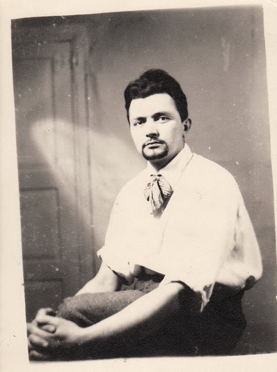 Bernardas Bučas nusifotografavo studijuodamas Prancūzijoje 1936 metais. PANEVĖŽIO KRAŠTOTYROS MUZIEJAUS archyvų nuotr.