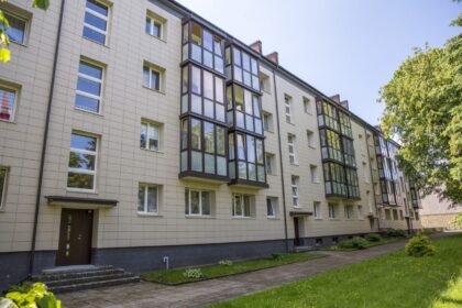 Daugiabučio gyventojams, pasiryžusiems atnaujinti savo namą, vienas svarbiausių dalykų yra ne tik kaina, bet ir renovacijos kokybė. Geriausia reklama tampa iš lūpų į lūpas perduodama informacija apie patogesnį gyvenimą, sumažėjusias sąskaitas už šildymą, estetiškesnį vaizdą ir pan. Tad prieš imantis tokių atsakingų darbų stengiamasi pasidomėti kaimynų patirtimi, pasirinkti žinių.