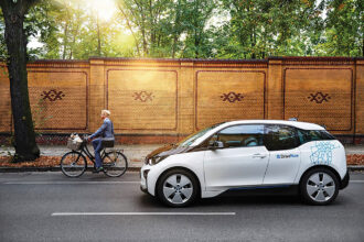 Jau ne pirmos vyriausybės popinamas sektorius nukentėjo nuo dyzelgeito, atsilieka elektromobilių rinkoje ir neapsisprendžia dėl autonomobilių