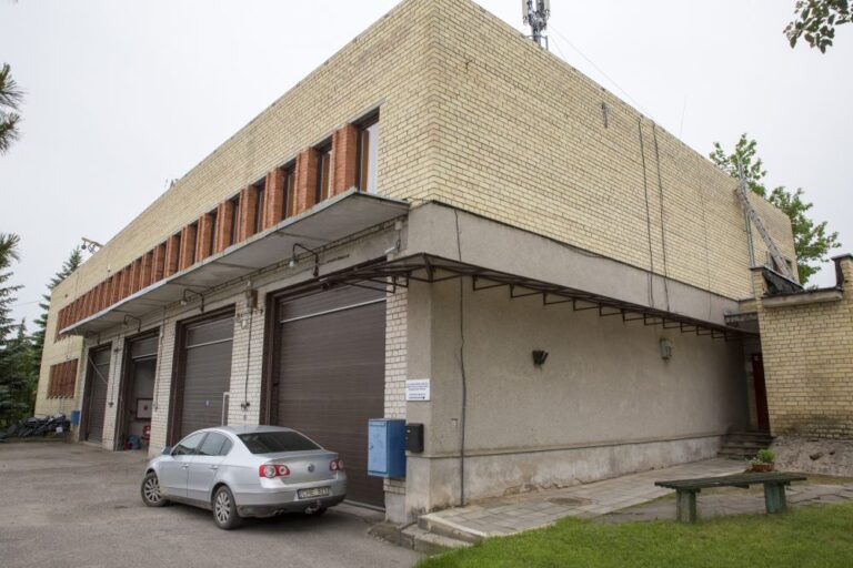 Po šešis dešimtmečius trukusio klajokliško gyvenimo Panevėžio greitosios medicinos pagalbos stotis po truputį kraustosi į naujus namus Sietyno gatvėje. Tačiau įkurtuvių nuotaikas temdo remonto darbai ir jiems reikalingos įstaigai per didelės lėšos.