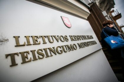 Iki metų pabaigos Teisingumo ministerija turi patobulinti smurtiniais nusikaltimais padarytos žalos kompensavimo nukentėjusiesiems mechanizmą, praplėsdama smurtinio nusikaltimo sąvoką. Tuomet kompensacijos būtų skiriamos didesniam nukentėjusiųjų ratui.