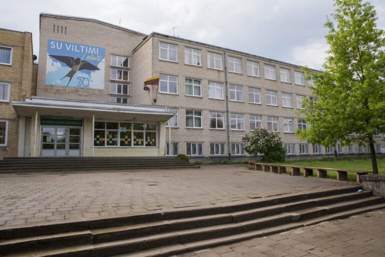 Jau šiandien šokių ir dainų festivalis „Mes nupinsim šokių pynę“ sudrebins Panevėžio padangę. Į jubiliejinį, dešimtąjį festivalį šokėjai atvyksta net iš dvylikos pasaulio šalių. Tačiau gražų renginį temdo nepasitenkinimo nuotaikos.