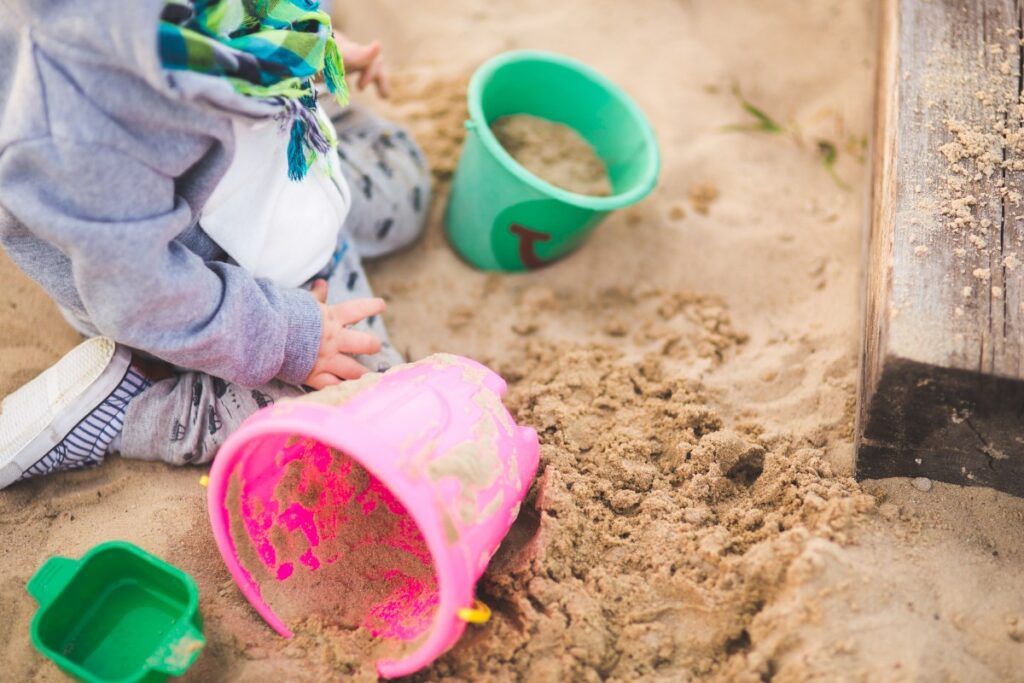 Tikslių tyrimų, kiek Lietuvos gyventojų žarnyne nešioja vadinamuosius helmintus, nėra. Tačiau pastebima, kad pavasarį ir rudenį daugiau žmonių kreipiasi į gydytojus dėl simptomų, kurie būdingi užsikrėtus žmogaus organizme įsiveisusiais parazitais.