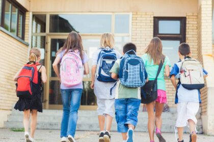 Nuo rugsėjo keturiose dešimtyse šalies bendrojo ugdymo mokyklų duris atvers vadinamosios visos dienos mokyklos. Bandomajame metus truksiančiame projekte pretenduos dalyvauti ir kelios jų, esančios Panevėžio mieste bei rajone.