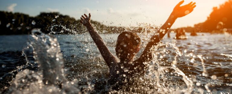 Dar neprasidėjus vasarai, ugniagesiams gelbėtojams jau tenka iš vandens traukti nuskendusiųjų kūnus. Šių metų gegužės mėnesį jie ištraukė jau dešimt skenduolių.
