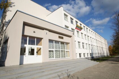 Liūdnos žinios Panevėžio V. Mikalausko menų gimnazijai – nuo rudens galės priimti perpus mažiau pirmokų, nei planavo. Jos steigėja Švietimo ir mokslo ministerija (ŠMM) mokyklai leido sudaryti tik vieną pirmąją klasę.