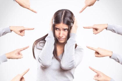 Apie kai kuriuos dalykus kalbėti varžomės ne tik su artimiausiais žmonėmis, bet nepasakojame ir gydytojui. Vis dėlto kentėti tylomis ir nieko nedaryti – prasta mintis. Sveikatą trikdantys nemalonumai neišnyks, o ilgainiui gali pridaryti dar daugiau rūpesčių.