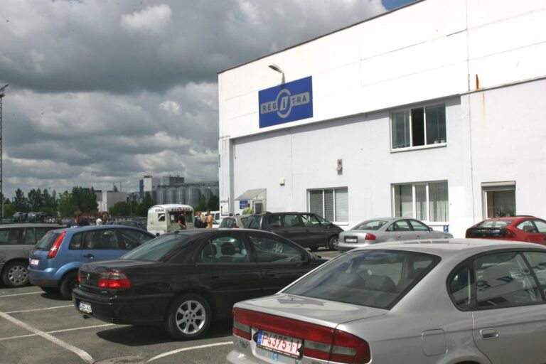 Gegužės 20-ąją keičiasi transporto priemonių išregistravimo tvarka. Nuo šiol sustabdžius automobilio registraciją dėl negaliojančios techninės apžiūros ar draudimo ir per 180 d. to nesutvarkius, jis nebebus automatiškai išregistruojamas.