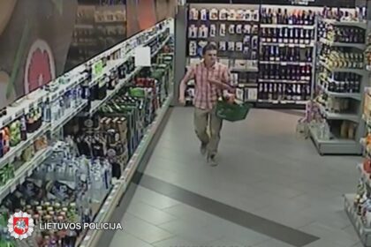 2018-06-01 18.35 val. Panevėžyje, Ukmergės g., maisto prekių parduotuvėje nenustatytas asmuo pavogė du alkoholinio gėrimo butelius. Nuostolis – 45,90 euro.
