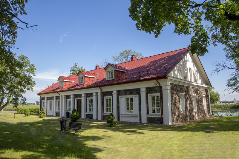 Likimo valiai, neužrakintomis durimis paliekamą Bistrampolio dvarą moteris pamena iki šiol: šis vaizdas ją persekioja visą gyvenimą. V. BULAIČIO nuotr.