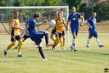 Tęsiasi antrasis Lietuvos mažojo futbolo 7x7 čempionatas, jame dalyvauja keturiolika kolektyvų. Šilalėje vyko trečiojo turo susitikimai. Panevėžio „Orfos“ komanda iš Šilalės, kur vyko trečiasis turas, grįžo su šešiais taškais. Panevėžiečiai patyrė vieną pralaimėjimą ir iškovojo dvi pergales.