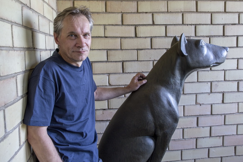 Egidijaus Radvensko skulptūrinės keramikos darbai gali būti ir įspūdingų dydžių. V. BULAIČIO nuotr.
