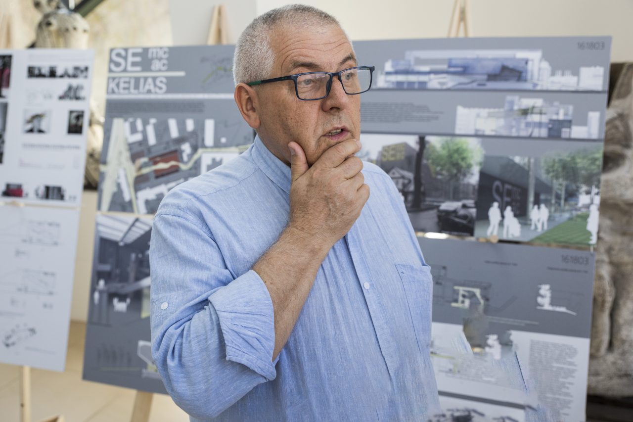 Lenkijoje vykstančioje 26-ojoje tarptautinėje Varšuvos plakatų bienalėje – darbų atranką laimėjęs vienintelis lietuviškas darbas, dailininko Stasio Eidrigevičiaus sukurtas plakatas.