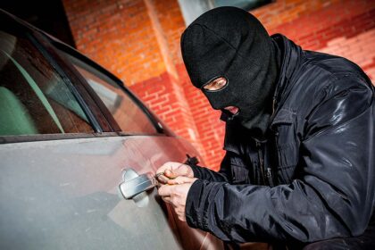 Panevėžyje ketvirtadienio naktį siautę vagys didelių nuostolių pridarė vienai įmonei.