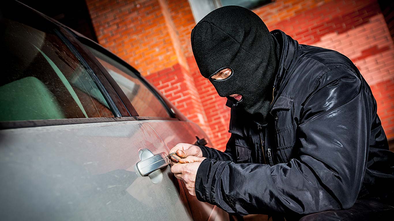 Panevėžyje ketvirtadienio naktį siautę vagys didelių nuostolių pridarė vienai įmonei.