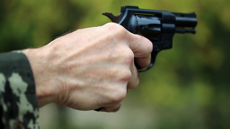 Išgertuvės vienam Panevėžio rajono gyventojui baigėsi ligoninėje. Jis sužalotas kol kas nenustatytu šaunamuoju ginklu.