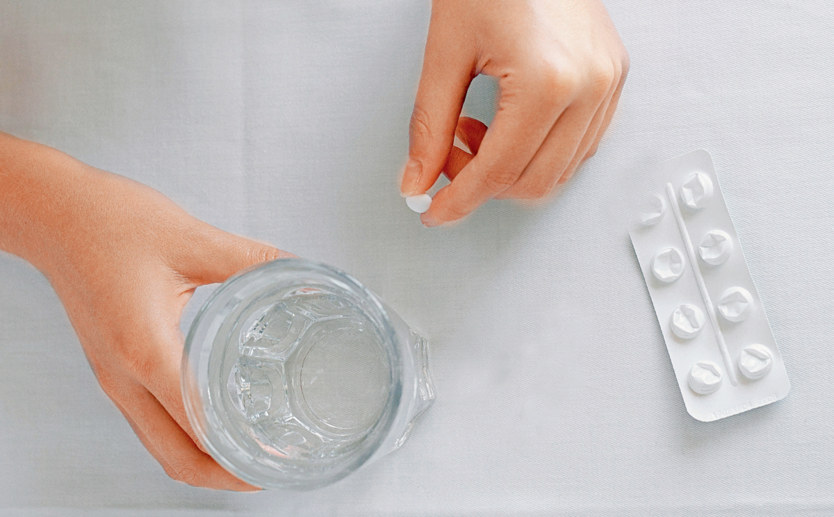 Nepirkite ir neimkite dovanojamų vaistų, siūlomų socialiniuose tinkluose ar pokalbių svetainėse. Taip elgdamiesi rizikuojate savo bei artimųjų sveikata, nes iš tiesų nežinote, ar įsigyjate būtent tą vaistą, kurio jums reikia. Be to, neaišku, kokiomis sąlygomis vaistas buvo laikytas, ar nėra pasibaigęs jo galiojimo terminas.