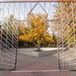 Prieš artėjantį ramybės ir tamsos metą peizažas švyti ir žaižaruoja.