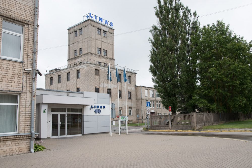 Panevėžio bendrovės „Linas“ kontrolę 2006 metais perėmęs Ramūnas Lenčiauskas bei su juo susiję asmenys smulkiesiems įmonės akcininkams neturės atlyginti žalos, atsiradusios dėl vengimo paskelbti oficialų pasiūlymą „Lino“ akcijoms supirkti.