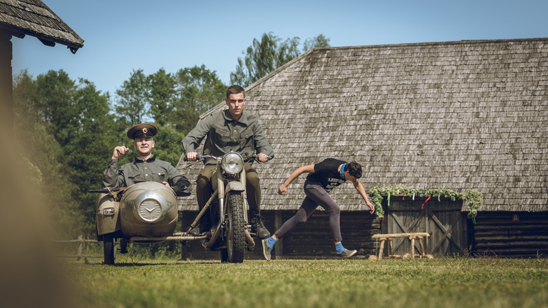 Trumpametražės juostos „Už žaliųjų girelių“ filmavimo aikštelėje. T. POVILONIO nuotr. 