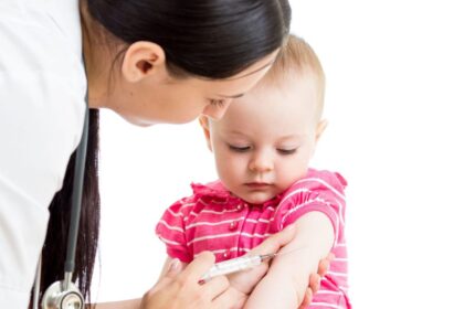 Gydymo įstaigas jau pasiekė pirmosios nemokamos vakcinos nuo gyvybes šienaujančios meningokokinės infekcijos.