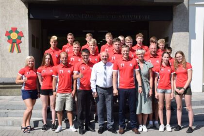 Šiandien Savivaldybėje į tarptautines vaikų žaidynes Jeruzalėje (Izraelis) išlydėta miesto sportininkų delegacija.
