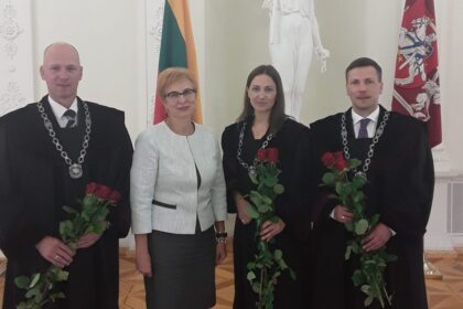 Vakar Prezidentei prisiekę, šiandien darbą Panevėžio apylinkės teisme pradeda trys nauji teisėjai. Rita Dirkė ir Marius Jankauskas papildys Panevėžio rūmų, o Vaidas Steckys - Biržų rūmų teisėjų gretas.