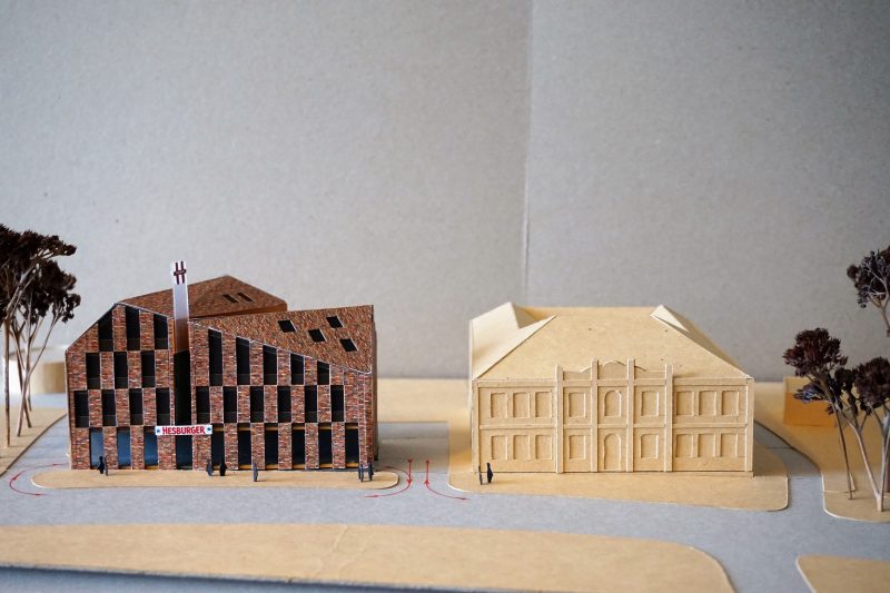 Tuščiame sklype, Panevėžio apygardos teismo pašonėje, jei ne šiemet, tai kitais metais turėtų pradėti dygti naujas trijų aukštų pastatas.