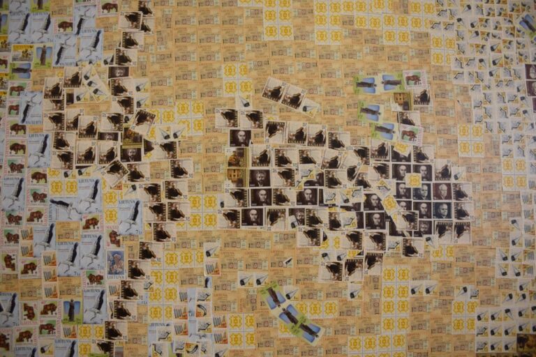 Lietuvos paštas panevėžiečiams pristatė šalies rekordu pripažintą iš daugiau nei 10 000 pašto ženklų suklijuotą tautos patriarcho dr. Jono Basanavičiaus portretą.